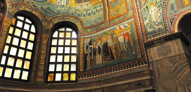 Mosaic - Empress Theodora and Retinue, San Vitale in Ravenna. (Public Domain)