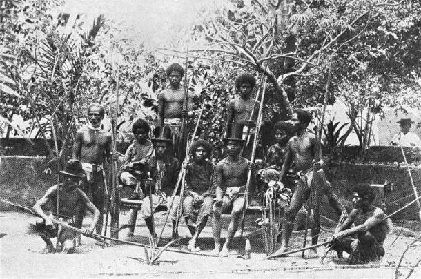 Горные племена на Филиппинах, называемые негритосами, были многочисленны. Анализ недавно обнаруженных человеческих останков возрастом 6000 лет на Тайване подтверждает легенды тайваньских негритосов. Фотография коренных филиппинских негритосов 1899 года. (Всеобщее достояние)
