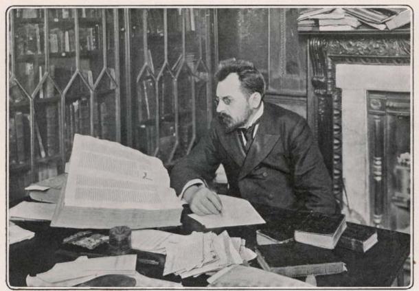 Mr. Voynich among his books in Soho Square circa 1899. (Public Domain)