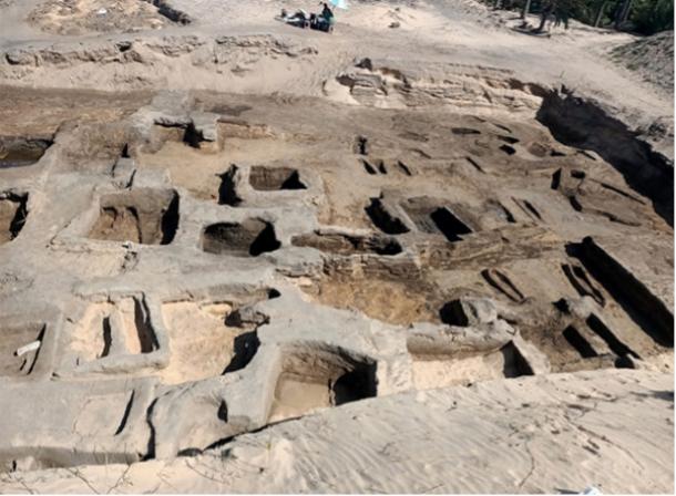 Mudbrick tombs and burials at Tell El-Deir Cemetery in New Damietta. (MOTA)