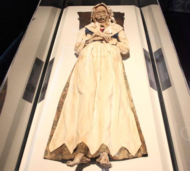 The Mummies of the World exhibition, presently at the Cincinnati Museum Center in the U.S. state of Ohio, has several mummies from the church in Vac, Hungary. 
