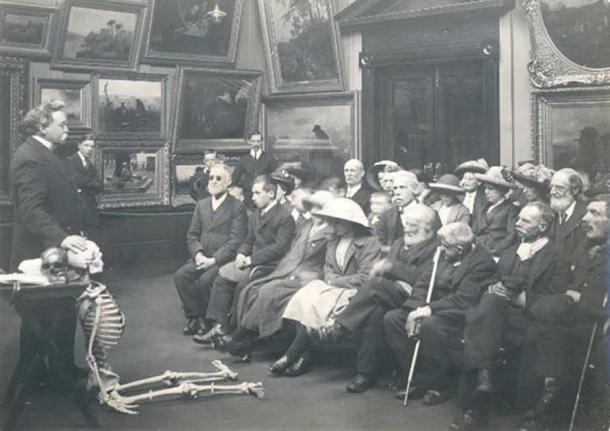 Museums were mad for skeletons around the turn of the 20th century. Tyne & Wear Archives & Museums, CC BY