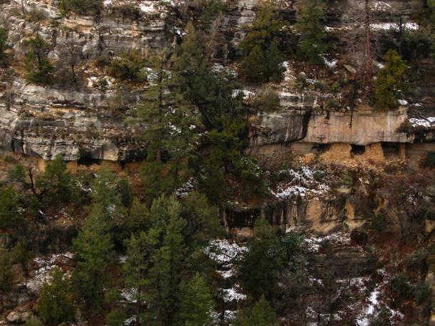 Walnut Canyon National Monument Cliff Dwellings. 