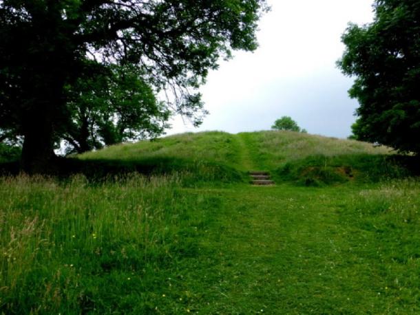 Navan Hill Fort, County Armagh, Heading north-east to the top of the mound. (© Kenneth Allen / CC BY-SA 2.0)