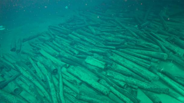 Neatly fallen wooden logs found on No. 2 Shipwreck. (China Daily)