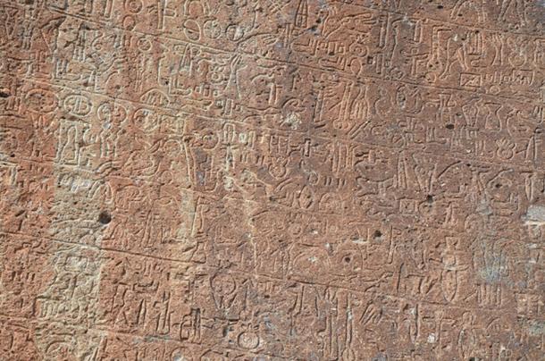 Neo-Hittite rock inscription of Topada with Luwian hieroglyphs, 2nd half of the 8th century BC, Turkey. (Butko / CC BY-SA 2.0)