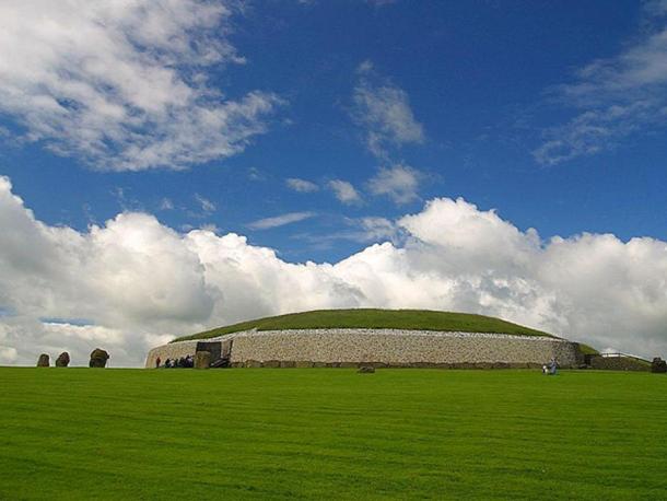 Newgrange passage tombs, a prehistoric monument in Ireland, built during the Neolithic period around 3000 BC to 2500 BC. It is older than Stonehenge or the Giza Pyramids.