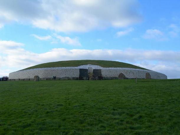 Newgrange, County Meath, Ireland. ( CC BY-SA 3.0 )