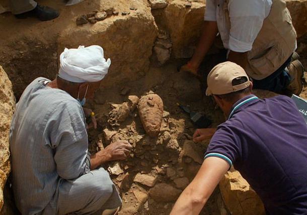 Artefactos recién descubiertos en Abu Gorab relacionados con el descubrimiento del Templo del Sol de la Tercera Quinta Dinastía. (National Geographic/Películas inesperadas/MCPR)