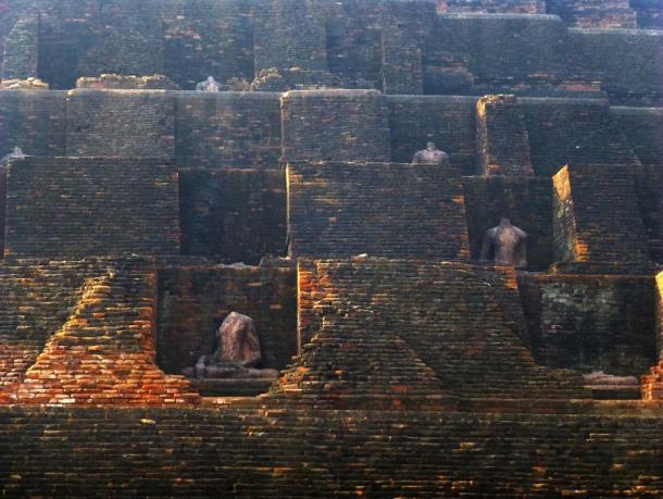 Niches at Kesaria stupa in India. Source: Photo Dharma / CC BY 2.0