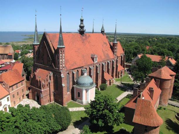 Николай Коперник е погребан в катедралата на Фромборк.  (Holger Weinandt / CC BY-SA 3.0)