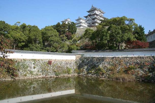 Nominated World Heritage site in 1993, the Himeji castle is a fine example of ancient castle and moat architecture. (Corpse Reviver/ CC BY 3.0)