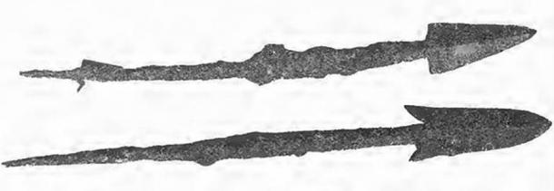 Norwegian Type L barbed spearheads from Homerstad, Stange, Innlandet (left) and Strand, Elverum, Innlandet (right), could have been used to perform the torturous procedure. (Det Norske Videnskaps-Akademi—The Norwegian Academy of Science and Letters / University of Chicago Press)