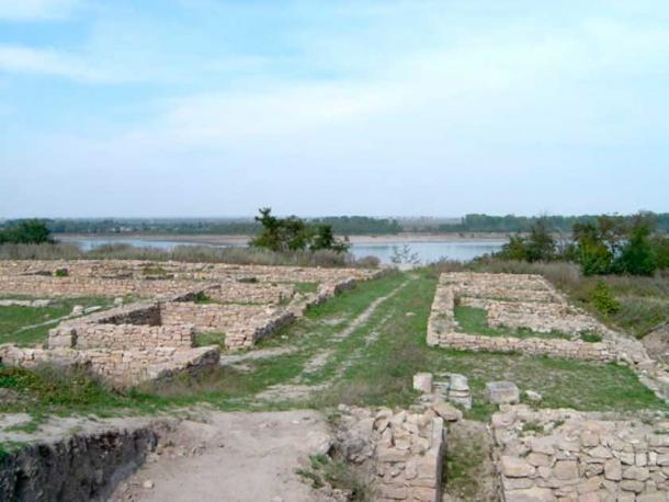 Novae Roman ruins along the Danube in Svishtov, Bulgaria. (countries in colors / CC BY-NC-ND 2.0)