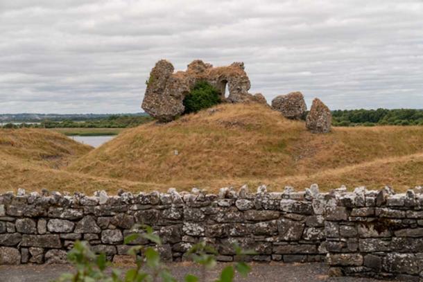 Numerous burial mounds and other Iron Age sites are scattered around the landscape surrounding Clonmacnoisee