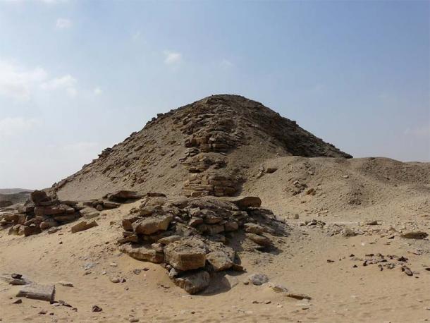 Pyramid of Nyusserre at Abusir.  (Kurohito/CC BY-SA 3.0)