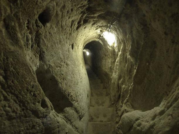 One of the labyrinthine passages within the underground city of Derinkuyu in Turkey. (Nevit Dilmen / CC BY-SA 3.0)