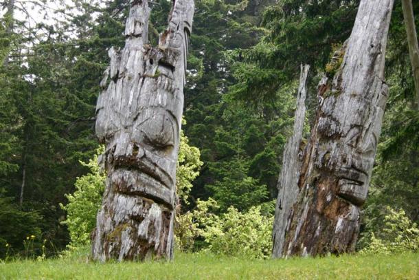 Older totem poles of Haida Gwaii (Brodie, G / CC BY 2.0)