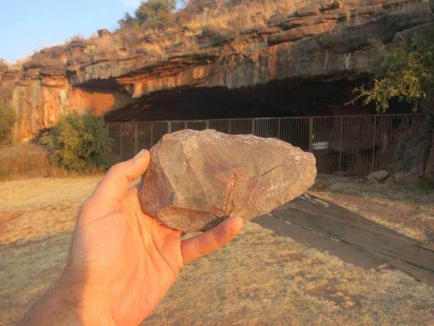An Oldowan-style stone tool found inside the Wonderwerk Cave. (Michael Chazan / Quaternary Science Reviews)