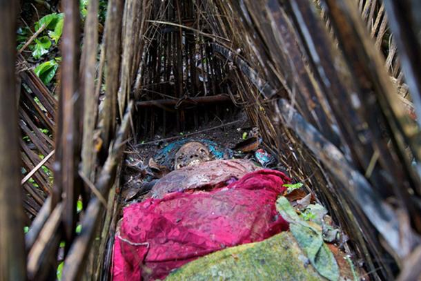 On Skull Island the deceased are only covered by rudimentary cages, Trunyan, Bali, Indonesia. (Yusuf IJsseldijk / CC BY-SA 2.0)
