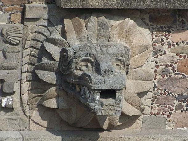 One of the feathered serpent heads that decorates the Temple of the Feathered Serpent (Quetzalcohuăl) in Teotihuacan. 
