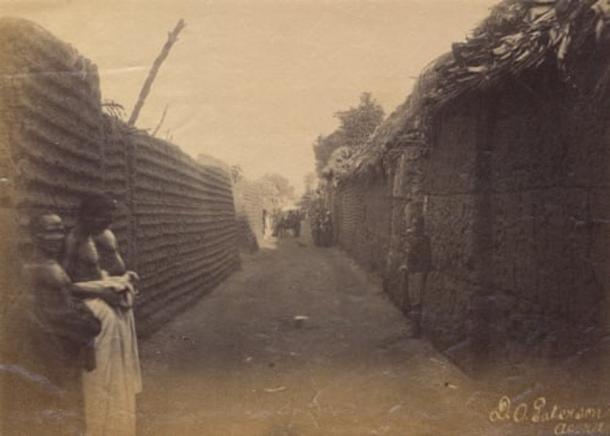 One of the earliest photographs of the Wall of Benin earthworks in present-day Nigeria. (Nigerian Embassy)