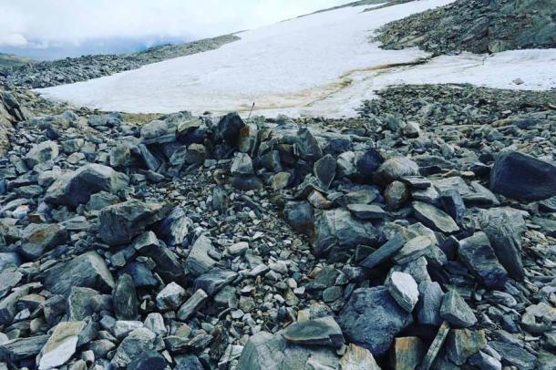 One of forty hunting blinds Secrets of the Ice have mapped at Sandgrovskardet. (Secrets of the Ice)