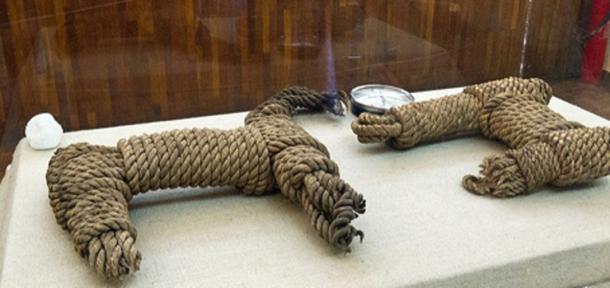 Original knots which were joining the main pieces of the Khufu Boat. The cedar timbers of the boat’s curved hull were lashed together with hemp rope in a technique used until recent times by traditional shipbuilders on the shores of the Red Sea, the Persian Gulf, and the Indian Ocean