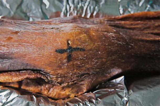 A series of lines found on Otzi's back.