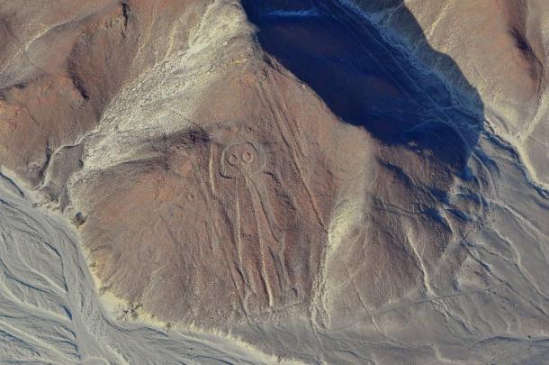  Nazca Lines: Sacred Roads, Spirit Animals, or Water Sources? Owlman-Astronaut-Nazca-Peru