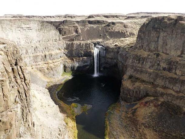 (Image credit copyright © Dustin Naef). Mount Shasta's Forgotten History & Legends, 2016.“Palouse Falls, Washington. Evidence of a prehistoric deluge can be seen throughout the Cascadia region. The region's plunging waterfalls, flood-carved landscapes, and steep-walled canyons were created by glacial mega-floods.”