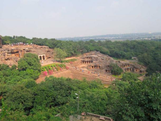 Panaromic view of Udayagiri caves from Khandagiri (Pbedekar / CC BY SA 3.0)