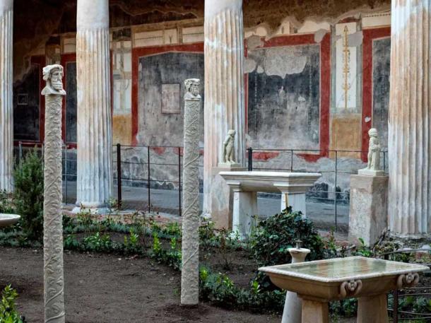 Parte del jardín del patio central de la Casa Vettii restaurada. (Parque Arqueológico de Pompeya)