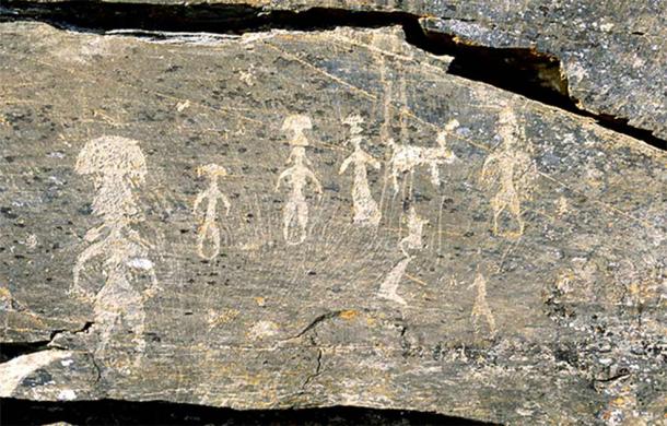 Las figuras con cabeza de hongo de los Pegtymel Petroglyphs están causando revuelo en los círculos arqueológicos. (Instituto de Arqueología de la Academia de Ciencias de Rusia)