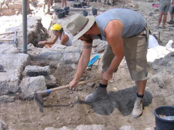 People excavating at Tel Dor, Israel in 2006. 