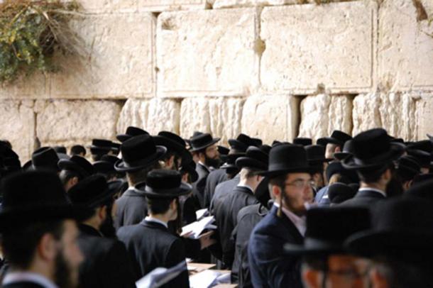 People of the Jewish faith giving prayers at the Wailing Wall, Jerusalem. (CC0)