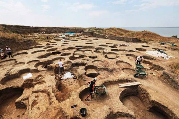 Phanagoria is Russia's largest archaeological monument of the ancient era, located on the Taman Peninsula. In the photo: excavations of the upper city. The upper city, or Acropolis, is the site of the original settlement. (Maria Plotnikova / CC BY 4.0)