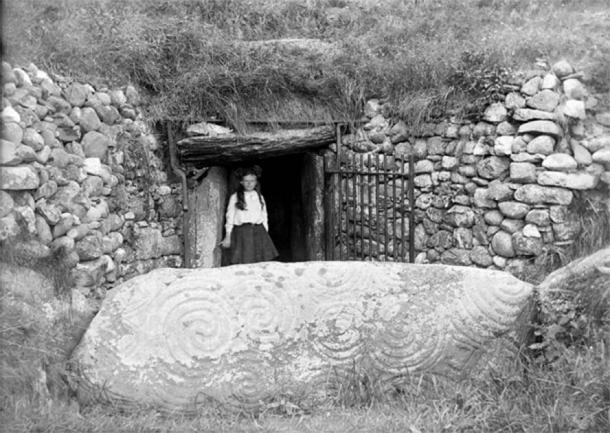Photo from circa 1900-1910 of analemmas at Newgrange, Co Meath, Ireland. (The Commons)