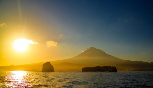 La vista del Monte Pico que los primeros exploradores habrían visto antes de llegar a las Azores. (homocósmico / Adobe Stock)