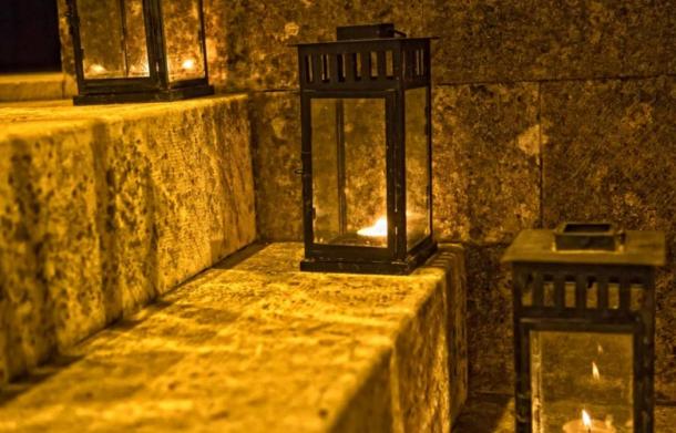 Picture of an old lamp. 