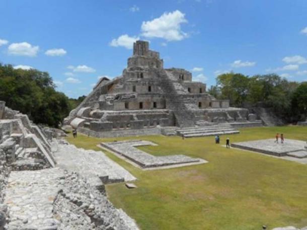 Pictured is the 31 m tall Pirámide de los Cinco Pisos (pyramid of the five storeys), located in the Great Plaza. Source: Nick Evans