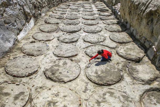 Pithos storage vessels at Çavuştepe Castle used to store cereals