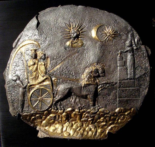 Cybele drawn in her chariot by lions towards a votive sacrifice (right). Above are the Sun God and heavenly objects. Plaque from Ai Khanoum, Bactria (Afghanistan), 2nd century BCE.