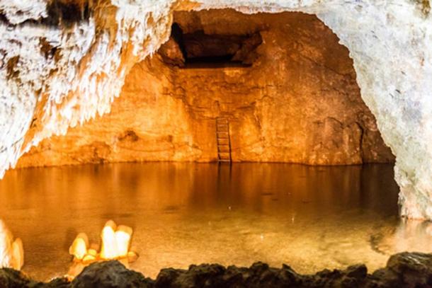 Pool of crystal-clear water, Harrison’s Cave (CC BY-NC 2.0)