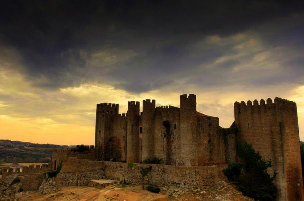 Óbidos Castle in Portugal is now home to a lovely luxurious castle hotel. (Joaomartinho63 / CC BY-SA 3.0)