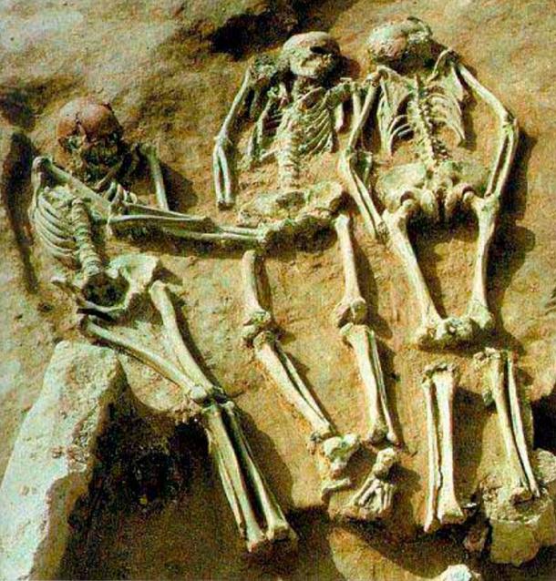 View of the three young men buried together at Prehistoric Triple Burial a Dolni Vestonice