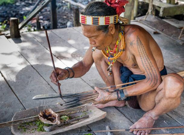 Preparing poison arrows.