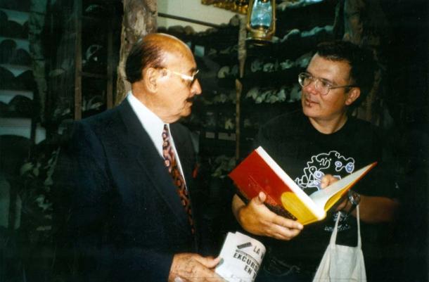 Prof. Cabrera (left) with Walter-Jörg Langbein (Photo by Ingeborg Diekmann)
