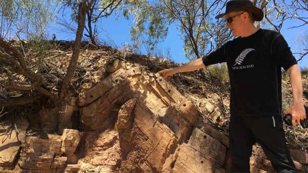 Professor Dietmar Müller points to carbonates overlying the Sturt Formation in the Flinders Ranges. (Dr Adriana Dutkiewicz/University of Sydney)