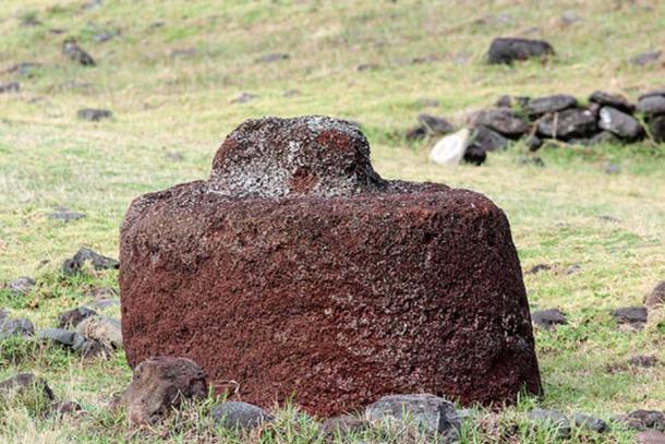 Pukao at Vinapu, Rapa Nui. (CC BY-NC 2.0)